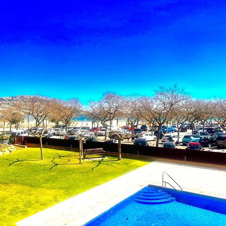 Beautiful Apartment 75M2 With View At The Beach, Pool, Parking Ρόζες Εξωτερικό φωτογραφία