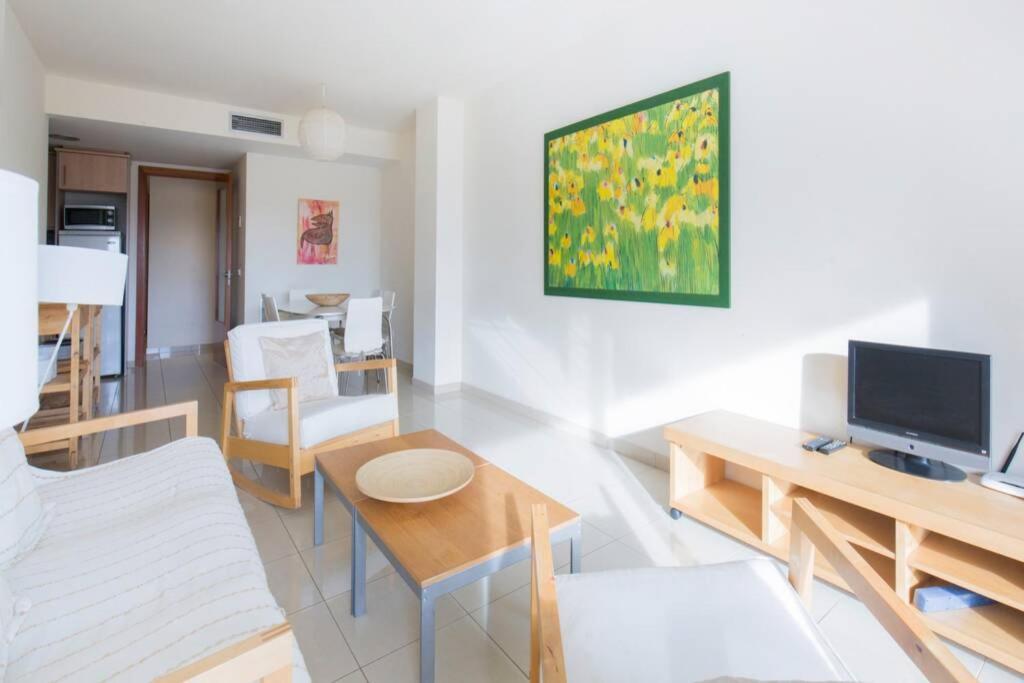 Beautiful Apartment 75M2 With View At The Beach, Pool, Parking Ρόζες Εξωτερικό φωτογραφία