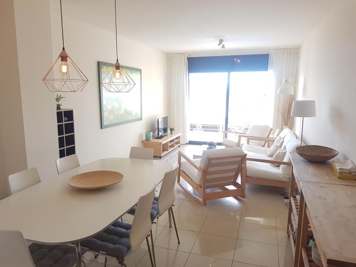 Beautiful Apartment 75M2 With View At The Beach, Pool, Parking Ρόζες Εξωτερικό φωτογραφία