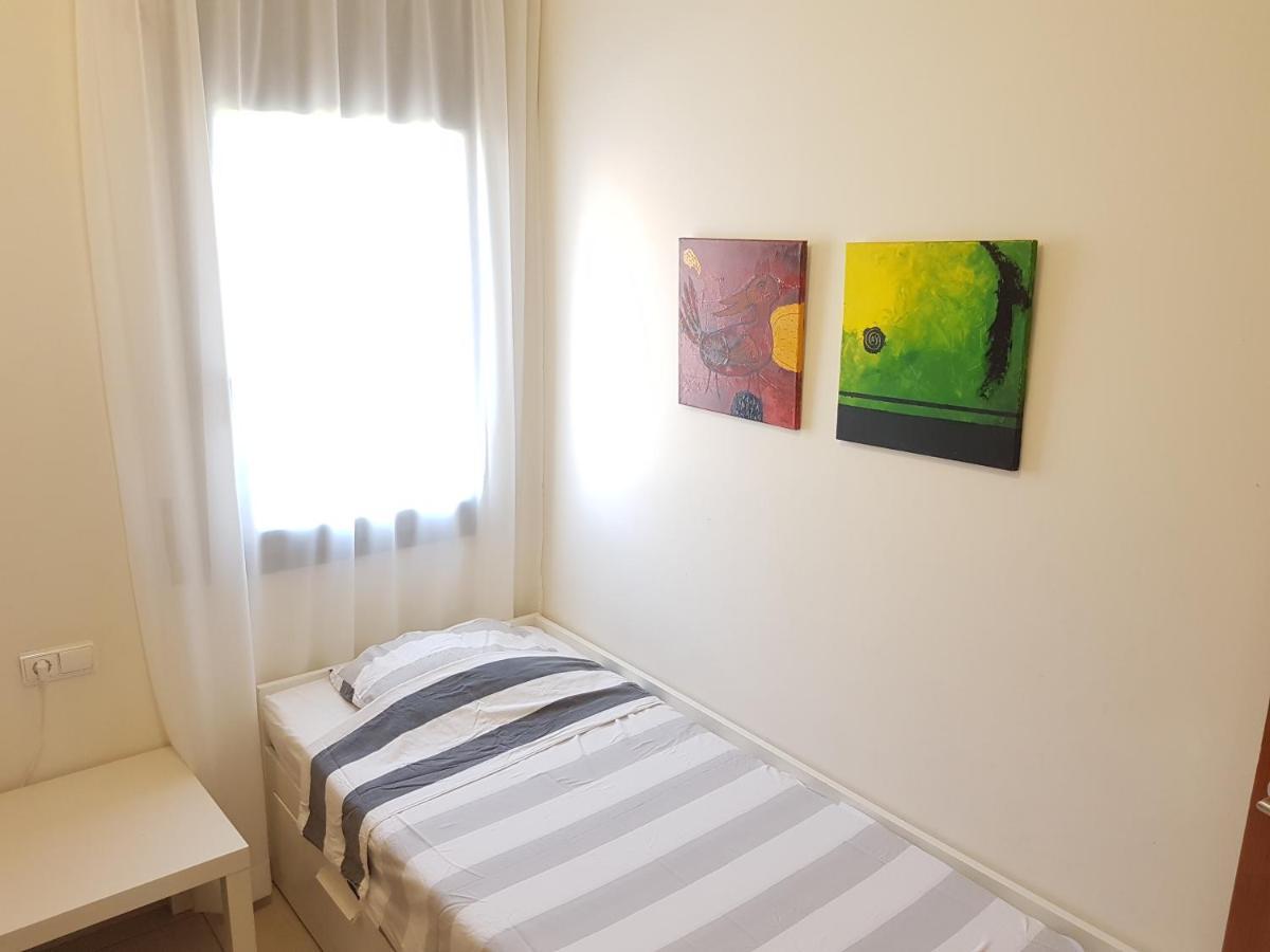 Beautiful Apartment 75M2 With View At The Beach, Pool, Parking Ρόζες Εξωτερικό φωτογραφία