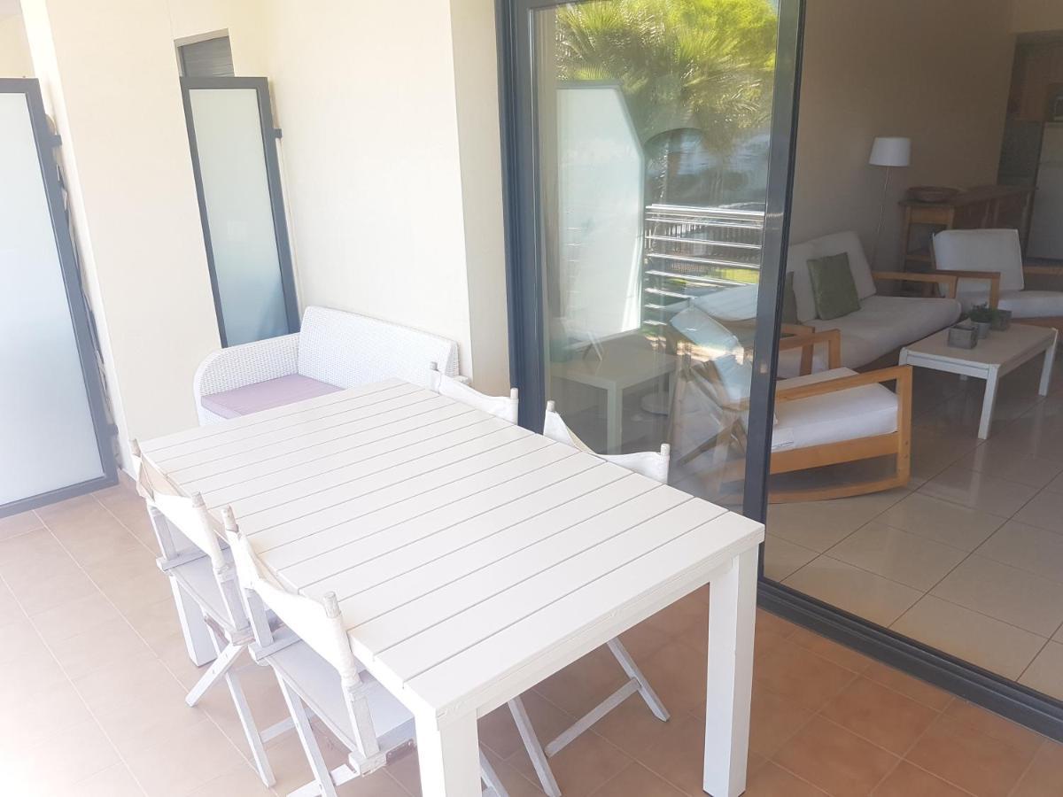 Beautiful Apartment 75M2 With View At The Beach, Pool, Parking Ρόζες Εξωτερικό φωτογραφία