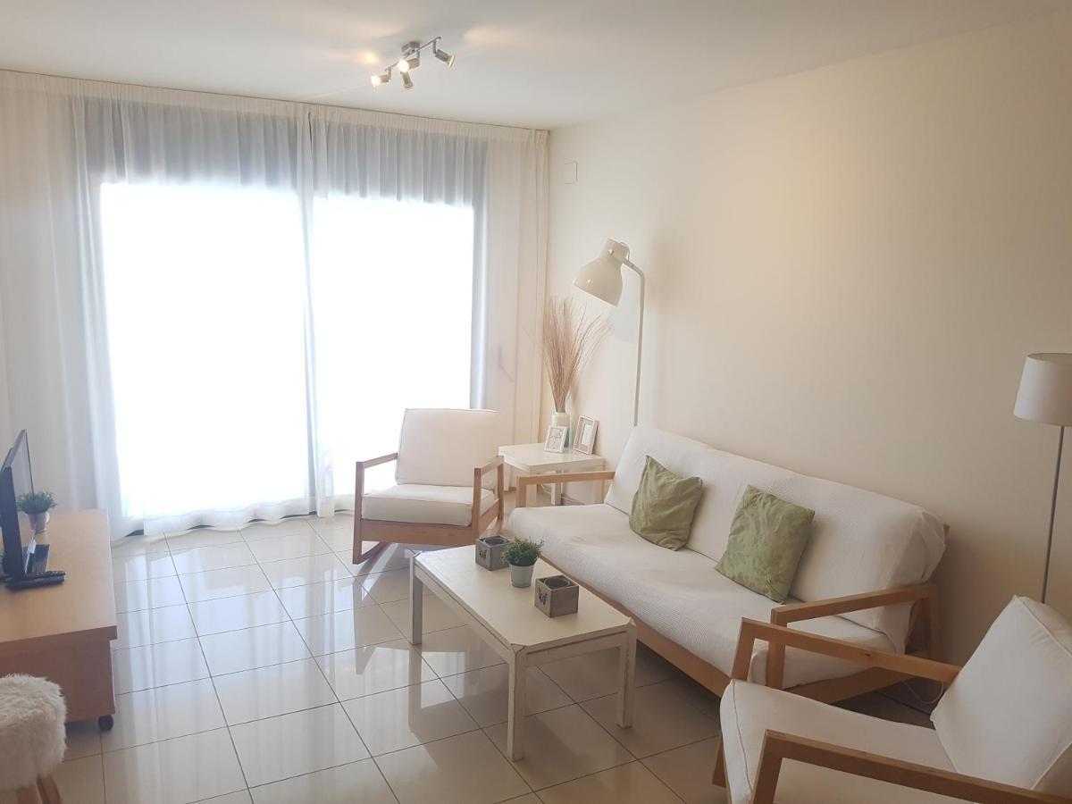Beautiful Apartment 75M2 With View At The Beach, Pool, Parking Ρόζες Εξωτερικό φωτογραφία