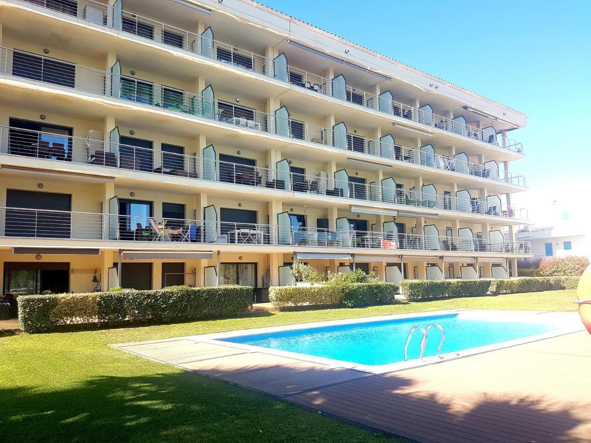 Beautiful Apartment 75M2 With View At The Beach, Pool, Parking Ρόζες Εξωτερικό φωτογραφία