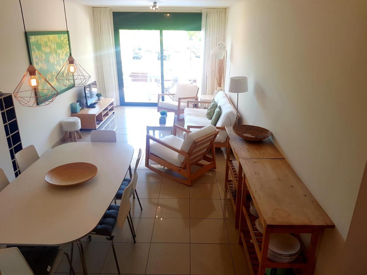 Beautiful Apartment 75M2 With View At The Beach, Pool, Parking Ρόζες Εξωτερικό φωτογραφία
