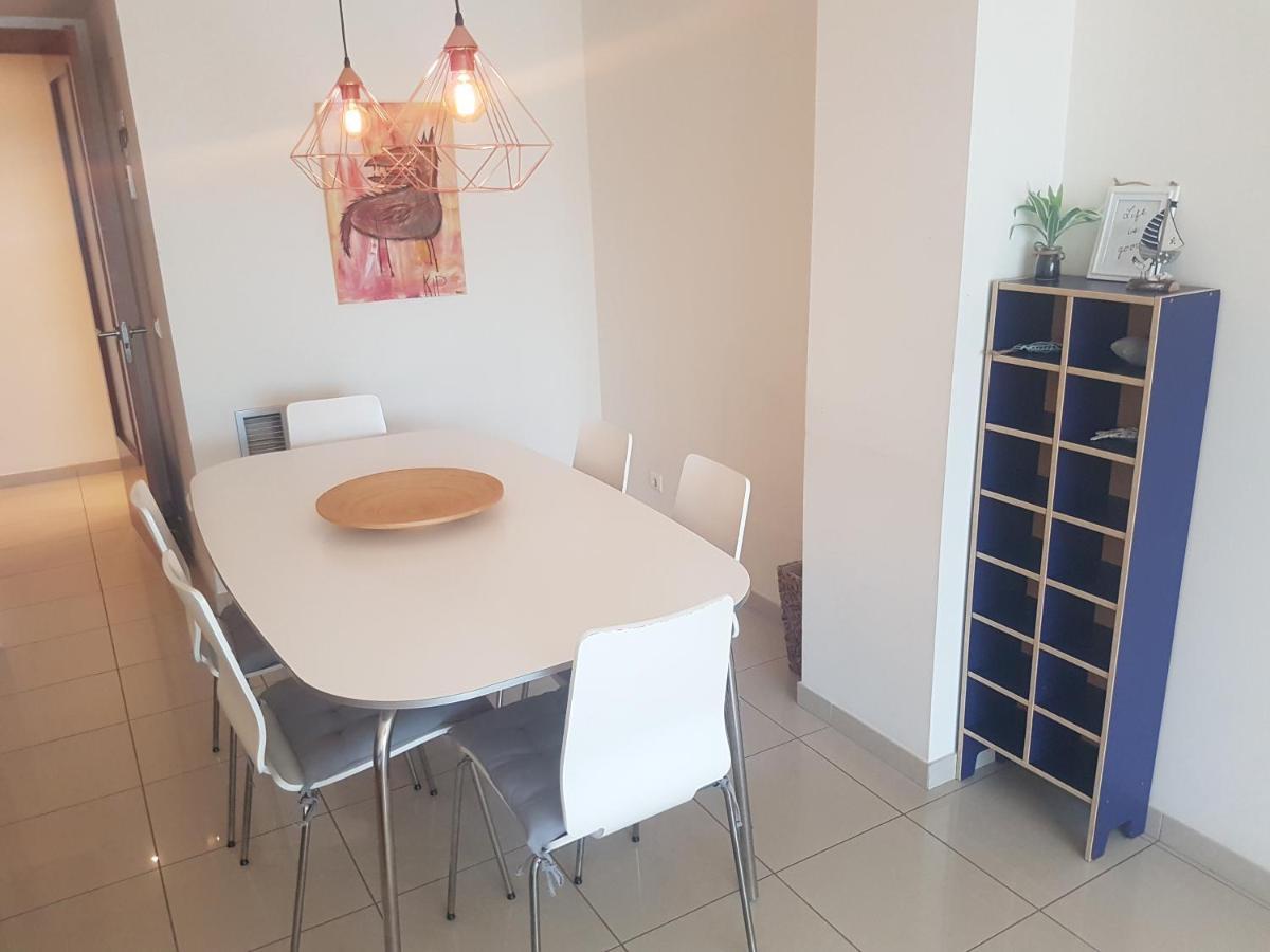 Beautiful Apartment 75M2 With View At The Beach, Pool, Parking Ρόζες Εξωτερικό φωτογραφία
