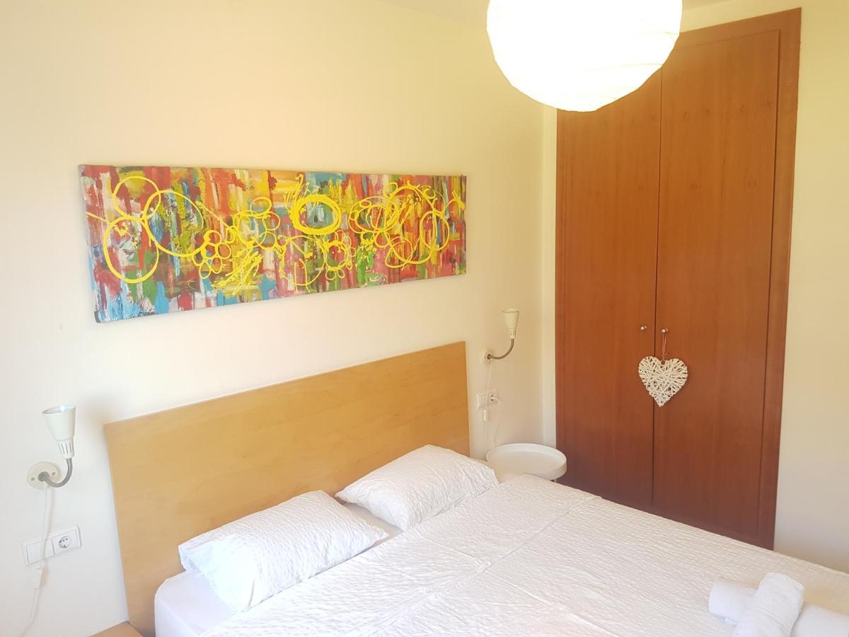 Beautiful Apartment 75M2 With View At The Beach, Pool, Parking Ρόζες Εξωτερικό φωτογραφία