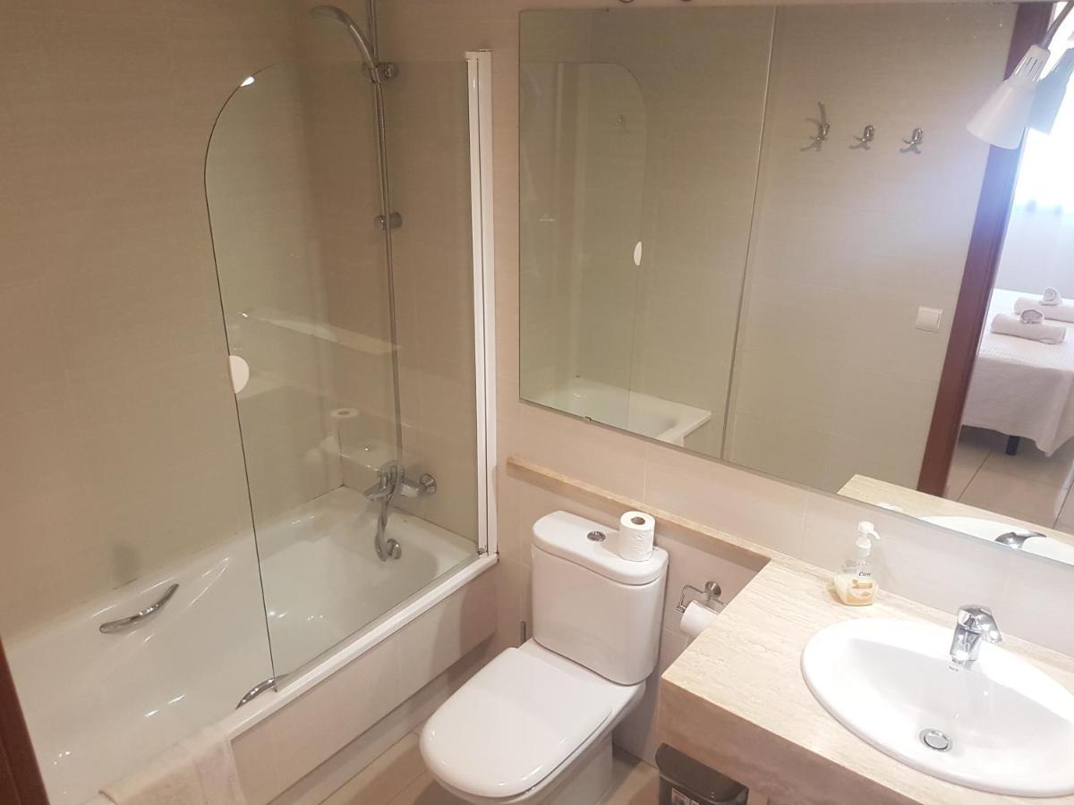 Beautiful Apartment 75M2 With View At The Beach, Pool, Parking Ρόζες Εξωτερικό φωτογραφία