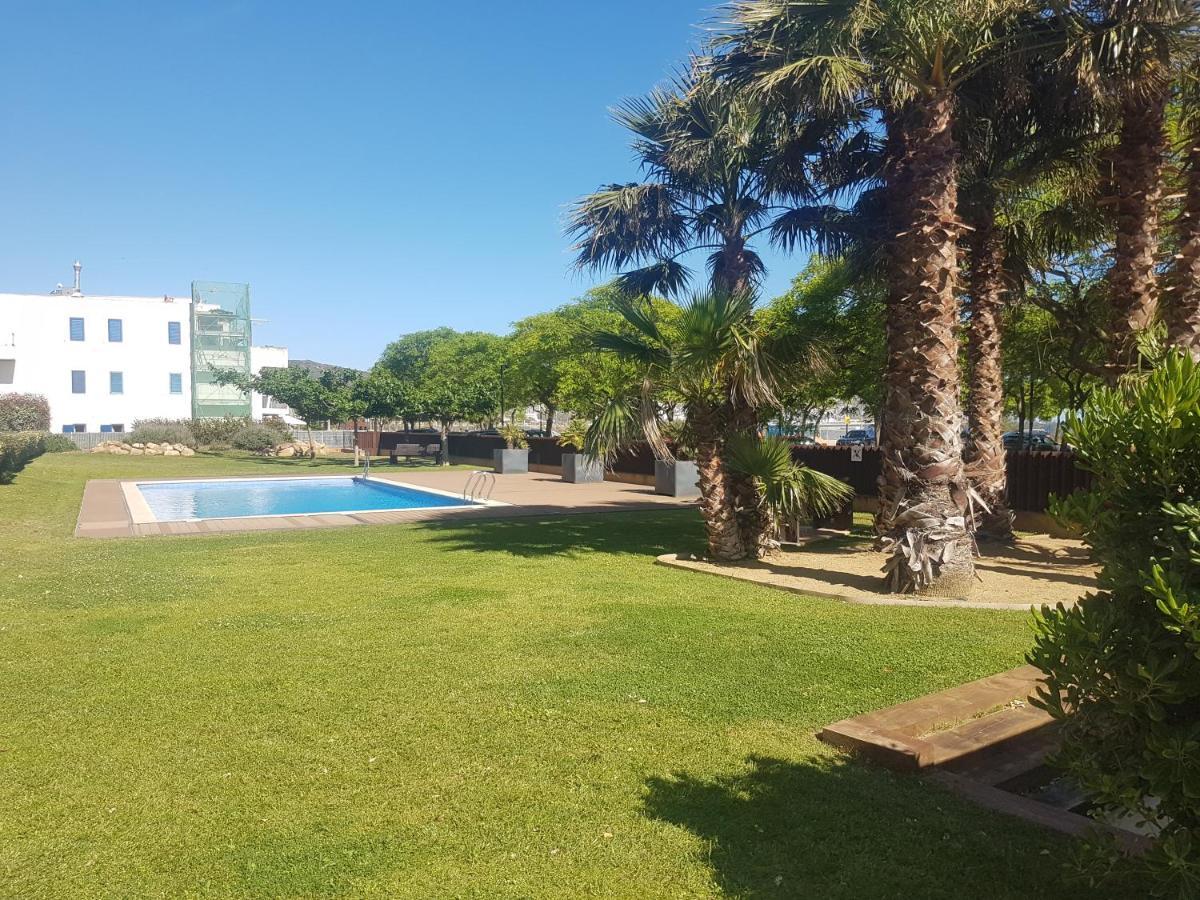 Beautiful Apartment 75M2 With View At The Beach, Pool, Parking Ρόζες Εξωτερικό φωτογραφία