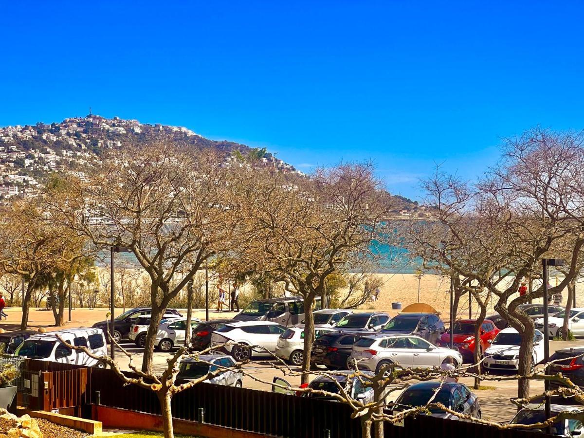 Beautiful Apartment 75M2 With View At The Beach, Pool, Parking Ρόζες Εξωτερικό φωτογραφία